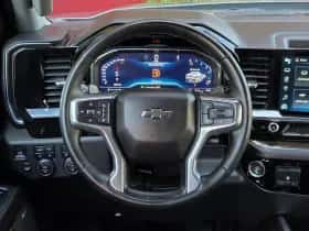Chevrolet Silverado (2023) thumbnail 12