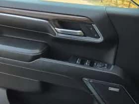 Chevrolet Silverado (2023) thumbnail 23