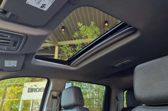 Chevrolet Silverado (2023) thumbnail 6