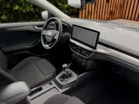 Ford Focus (2023) thumbnail 3