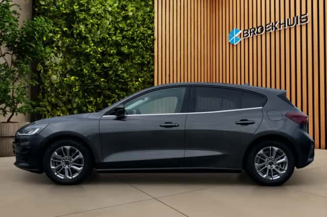 Ford Focus (2023) thumbnail 4