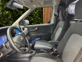 Ford Transit Courier (2024) thumbnail 5