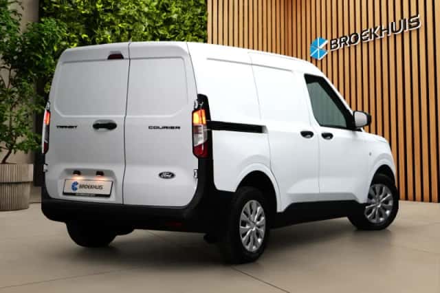 Ford Transit Courier (2024) thumbnail 2