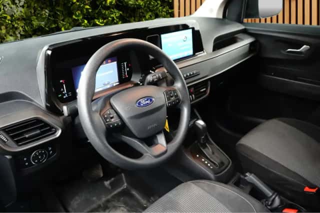 Ford Transit Courier (2024) thumbnail 3