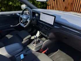 Ford Focus (2023) thumbnail 3