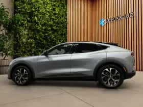 Ford Mustang Mach-E (2022) thumbnail 2