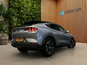 Ford Mustang Mach-E (2022) thumbnail 4
