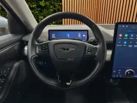 Ford Mustang Mach-E (2022) thumbnail 35