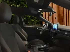 Ford Kuga (2024) thumbnail 4