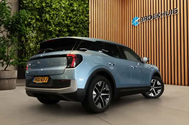 Ford Explorer (2025) thumbnail 2