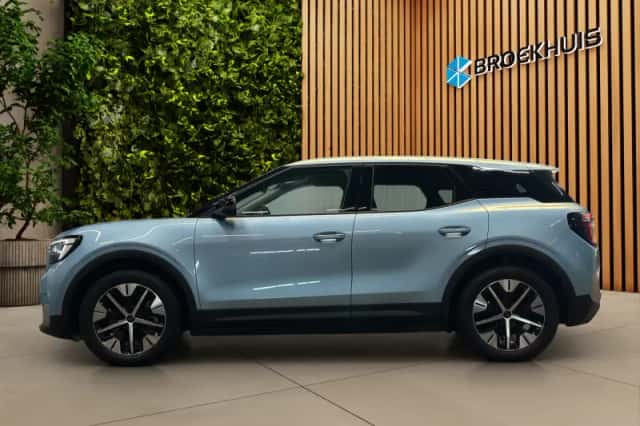Ford Explorer (2025) thumbnail 3