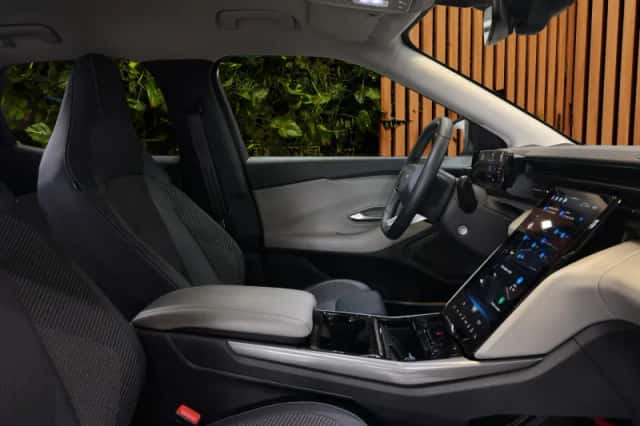 Ford Explorer (2025) thumbnail 4