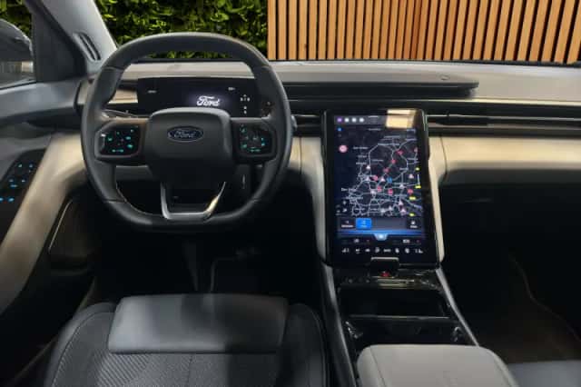 Ford Explorer (2025) thumbnail 5