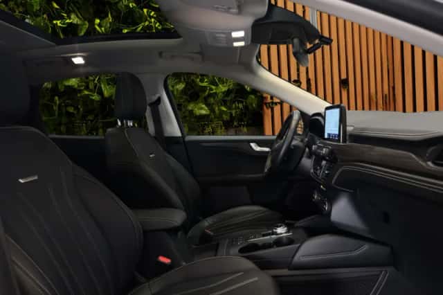Ford Kuga (2021) thumbnail 4