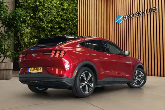 Ford Mustang Mach-E (2024) thumbnail 2