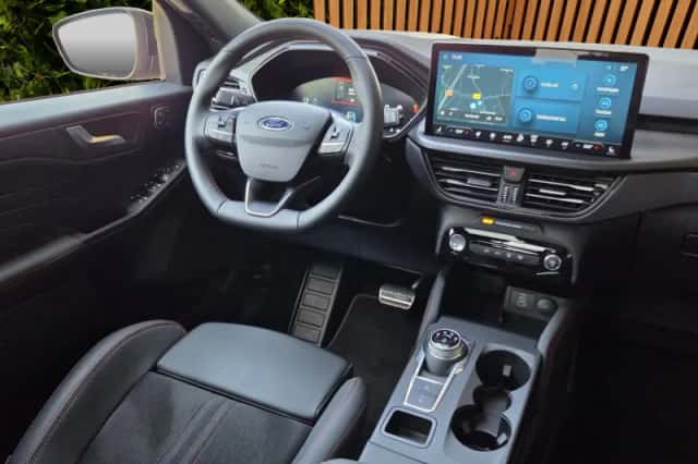 Ford Kuga (2024) thumbnail 3
