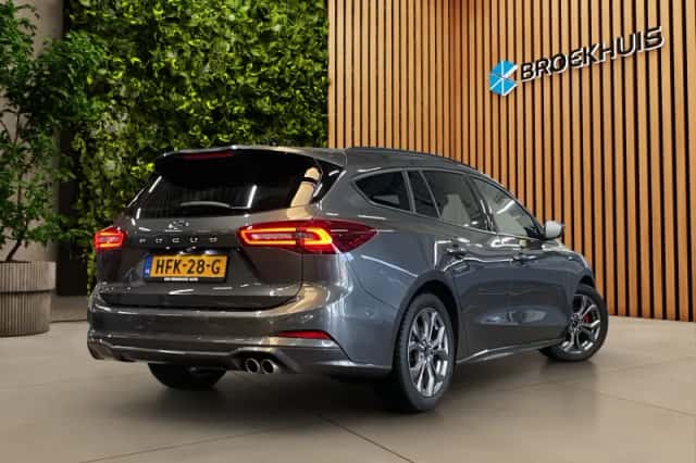 Ford Focus (2023) thumbnail 3