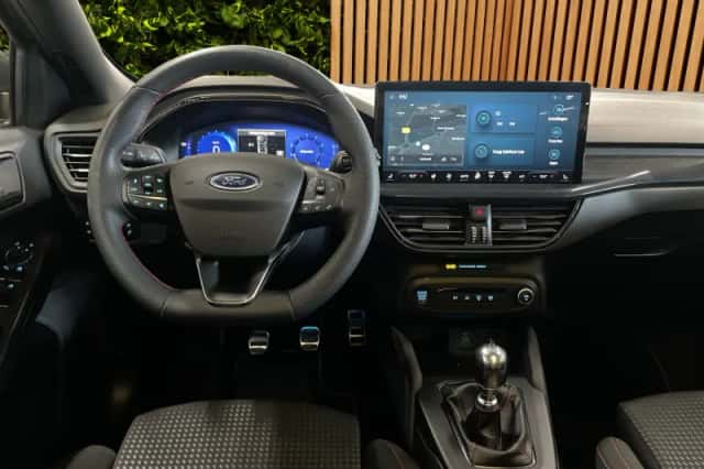 Ford Focus (2023) thumbnail 5