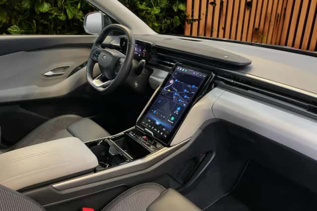 Ford Explorer (2025) thumbnail 4
