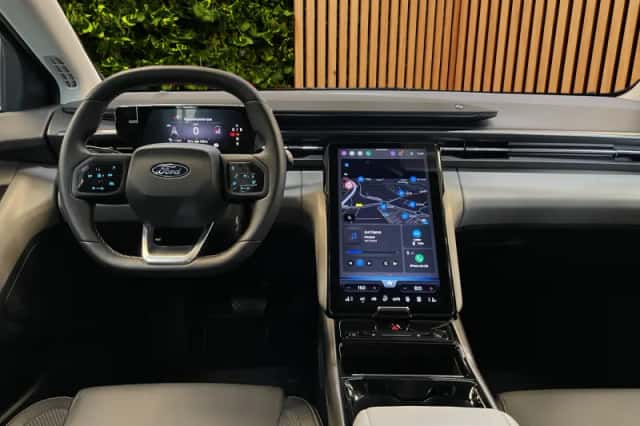 Ford Explorer (2025) thumbnail 5