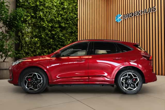 Ford Kuga (2024) thumbnail 3