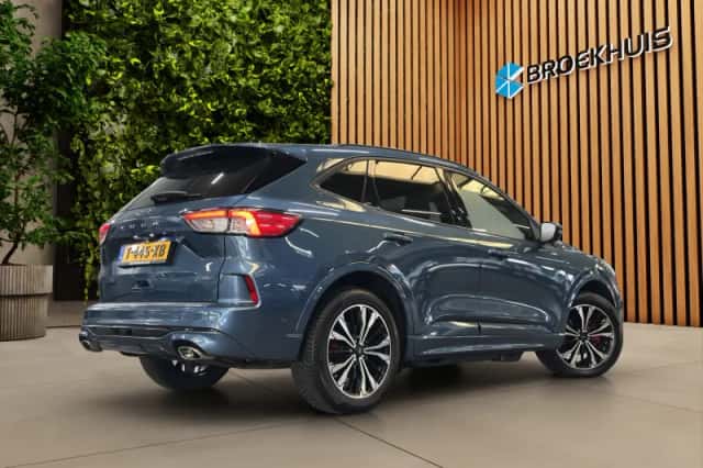 Ford Kuga (2023) thumbnail 2