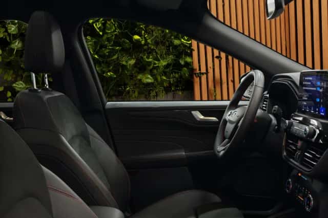Ford Kuga (2023) thumbnail 4