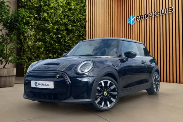 MINI Electric (2022) thumbnail 1