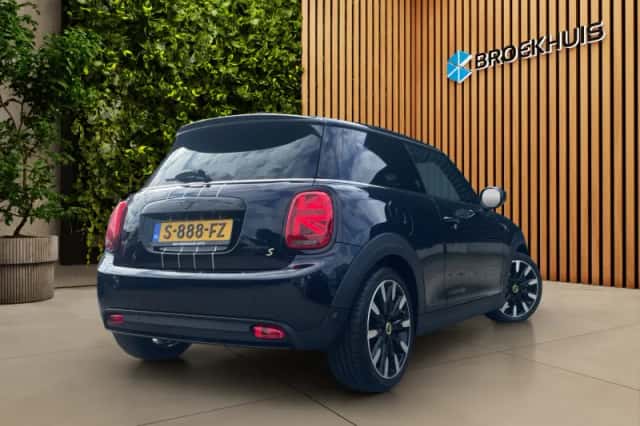 MINI Electric (2022) thumbnail 2