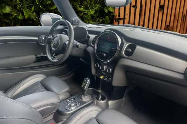 MINI Electric (2022) thumbnail 5