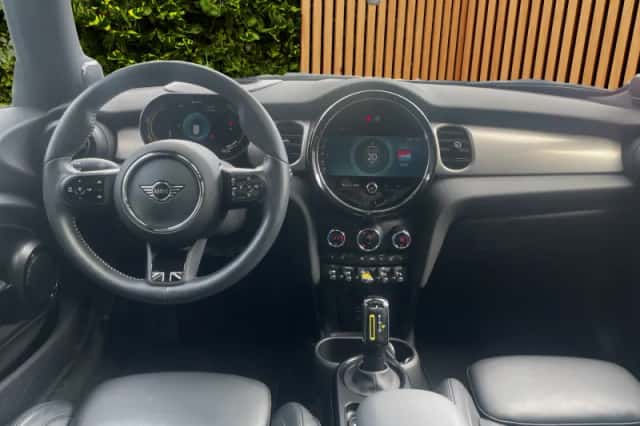 MINI Electric (2022) thumbnail 6