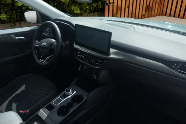 Ford Kuga (2024) thumbnail 4