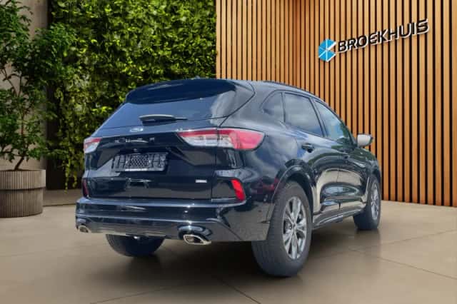 Ford Kuga (2023) thumbnail 2