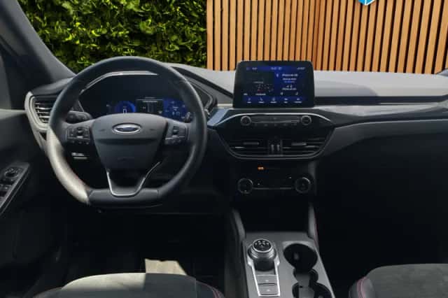 Ford Kuga (2023) thumbnail 5