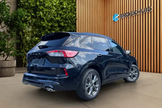 Ford Kuga (2023) thumbnail 2