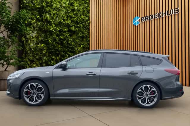 Ford Focus (2023) thumbnail 3