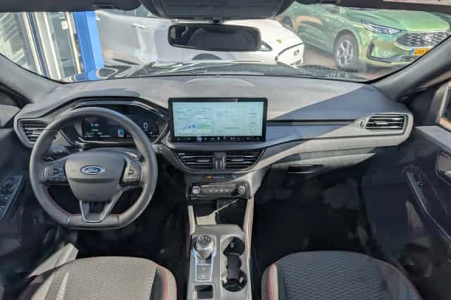 Ford Kuga (2024) thumbnail 4