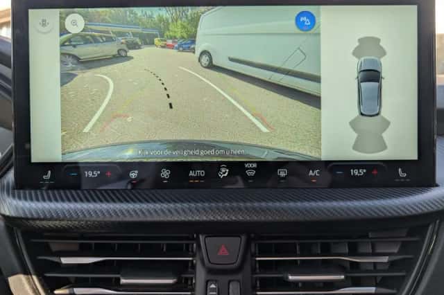 Ford Kuga (2024) thumbnail 6