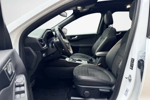 Ford Kuga (2021) thumbnail 4