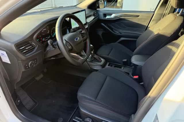 Ford Focus (2024) thumbnail 4