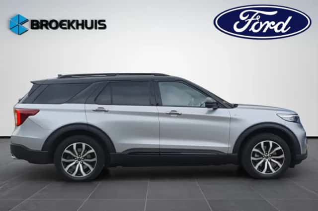 Ford Explorer (2023) thumbnail 3