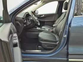 Ford Kuga (2022) thumbnail 4