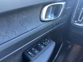 Volvo XC40 (2023) thumbnail 12