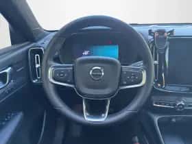 Volvo XC40 (2023) thumbnail 9