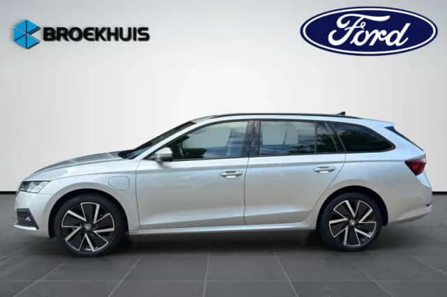 Škoda Octavia (2022) thumbnail 2