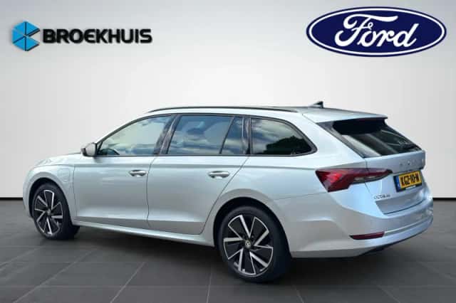 Škoda Octavia (2022) thumbnail 4