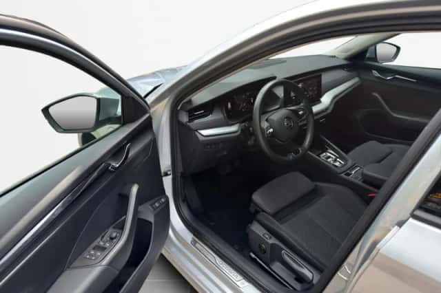 Škoda Octavia (2022) thumbnail 5