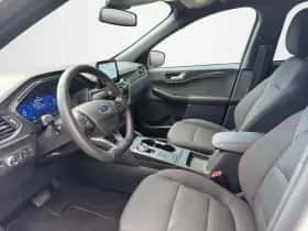 Ford Kuga (2023) thumbnail 4
