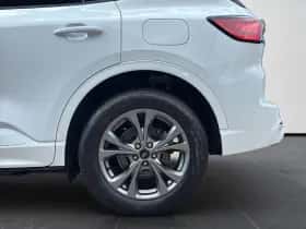 Ford Kuga (2023) thumbnail 8