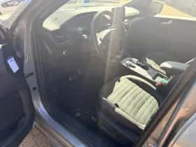 Ford Kuga (2021) thumbnail 2